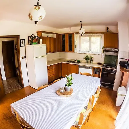 - Nocitve Falco Apartment *